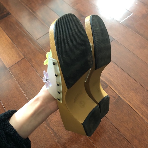 Cutest retro vintage wooden floral platform sandals - Picture 6 of 6